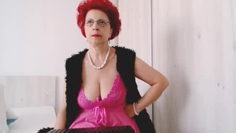 Snapshot of milffsupreme chatting on 09.16.25 Milfsupreme online show from 09.16.25