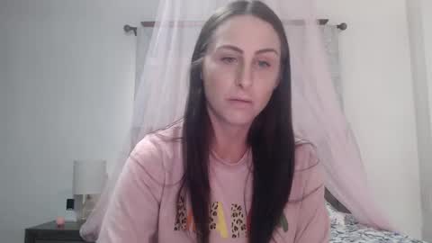 Snapshot of milfquinn chatting on 09.20.25 Quinn Kinley online show from 09.20.25