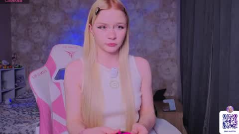 Snapshot of miliameow chatting on 04.30.26 Milia online show from 04.30.26