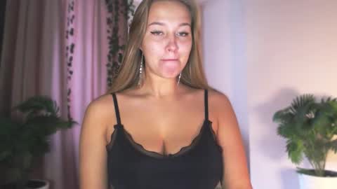 milk_bunny_ online show from 12.19.25