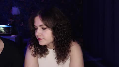 Stella and Neo online show from 10.11.25