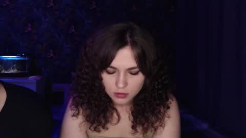 Stella and Neo online show from 11.21.25