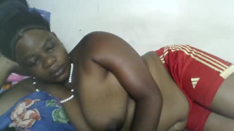 Snapshot of milk_titz chatting on 01.04.25 kinwity online show from 01.04.25