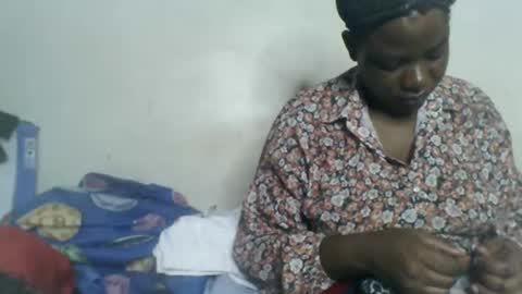 Snapshot of milk_titz chatting on 01.04.25 kinwity online show from 01.04.25