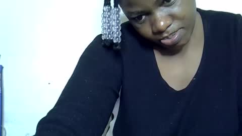 Snapshot of milk_titz chatting on 01.11.25 kinwity online show from 01.11.25