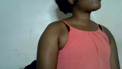 Snapshot of milk_titz chatting on 01.13.25 kinwity online show from 01.13.25