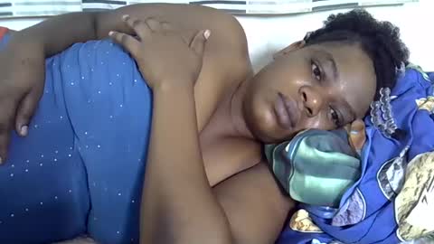 Snapshot of milk_titz chatting on 01.18.25 kinwity online show from 01.18.25