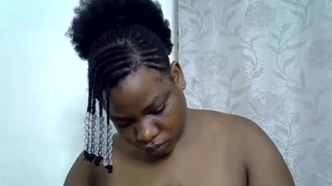 Snapshot of milk_titz chatting on 01.21.25 kinwity online show from 01.21.25