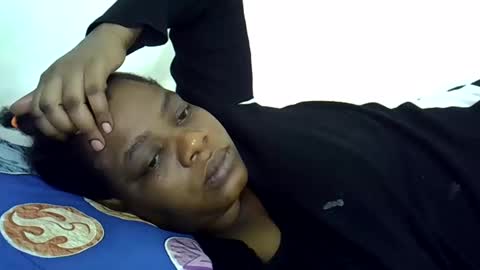 Snapshot of milk_titz chatting on 02.01.25 kinwity online show from 02.01.25