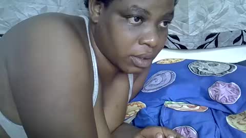 Snapshot of milk_titz chatting on 02.10.25 kinwity online show from 02.10.25