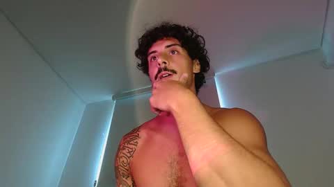 Snapshot of milkoffee chatting on 03.25.26 milkoffee online show from 03.25.26