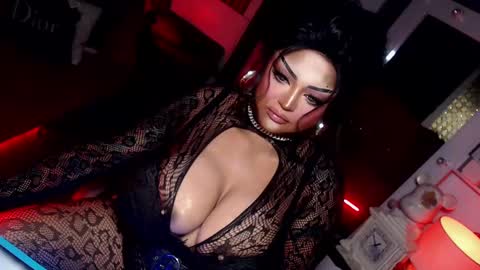 milkshakelavinia online show from 02.16.25