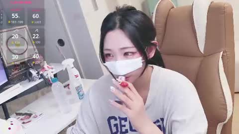 Snapshot of milksola chatting on 06.15.26 milksola online show from 06.15.26