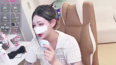 Snapshot of milksola chatting on 06.20.26 milksola online show from 06.20.26