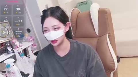 Snapshot of milksola chatting on 06.21.26 milksola online show from 06.21.26
