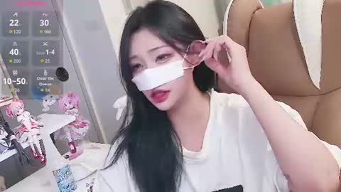 Snapshot of milksola chatting on 06.25.26 milksola online show from 06.25.26