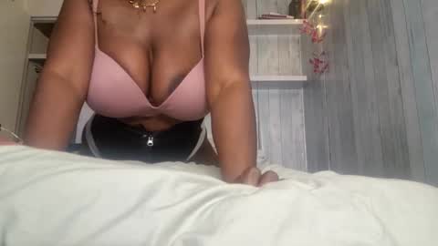 Snapshot of milkymarie1 chatting on 11.21.25 Goddess Blackbeauty online show from 11.21.25