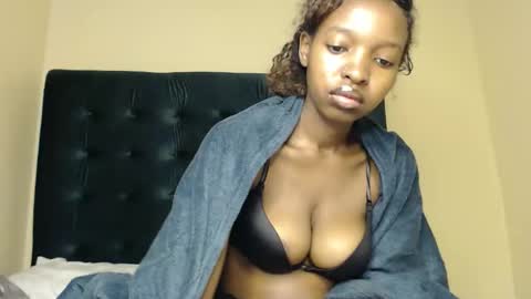 milla_armani online show from 03.03.26