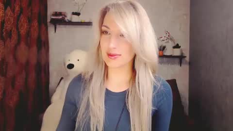 Snapshot of millaxqueen chatting on 02.03.25 MillaXQueen online show from 02.03.25