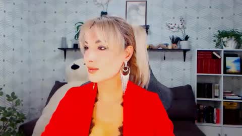 Snapshot of millaxqueen chatting on 09.26.25 MillaXQueen online show from 09.26.25