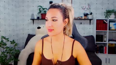 Snapshot of millaxqueen chatting on 10.24.25 MillaXQueen online show from 10.24.25