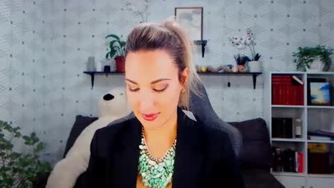 Snapshot of millaxqueen chatting on 10.25.25 MillaXQueen online show from 10.25.25