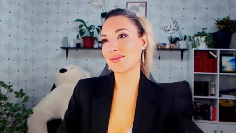 MillaXQueen online show from 11.21.25