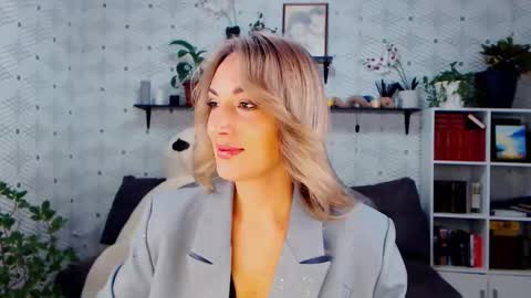 MillaXQueen online show from 11.25.25