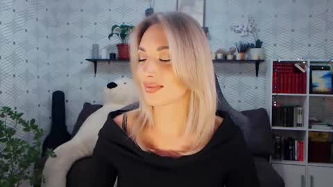 MillaXQueen online show from 05.10.26
