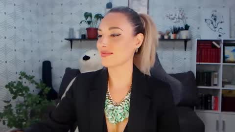 MillaXQueen online show from 05.15.26