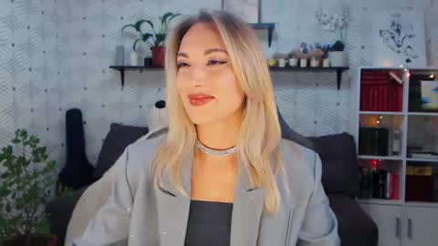 MillaXQueen online show from 06.13.26
