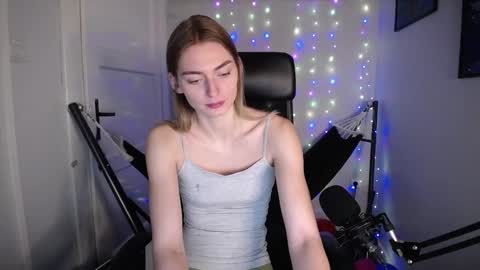 Snapshot of millie_lacroix chatting on 01.22.25 millie_lacroix online show from 01.22.25