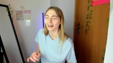 Snapshot of millie_lacroix chatting on 05.18.26 millie_lacroix online show from 05.18.26