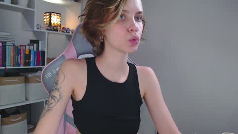 Snapshot of milly_ross23 chatting on 12.09.24 Milly online show from 12.09.24