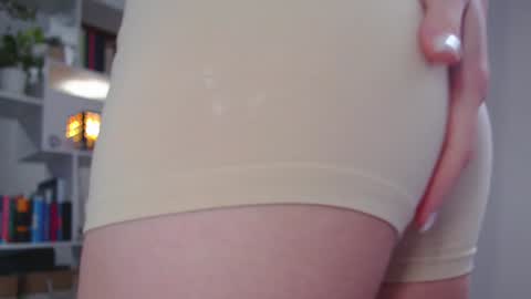 Snapshot of milly_ross23 chatting on 12.20.24 Milly online show from 12.20.24