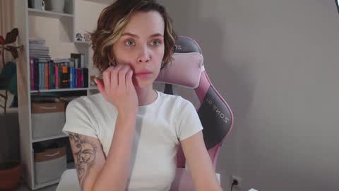 Snapshot of milly_ross23 chatting on 12.22.24 Milly online show from 12.22.24