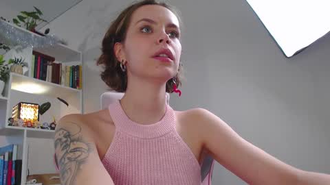 Snapshot of milly_ross23 chatting on 01.05.25 Milly online show from 01.05.25