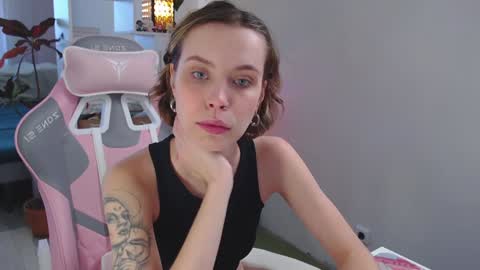 Snapshot of milly_ross23 chatting on 01.06.25 Milly online show from 01.06.25