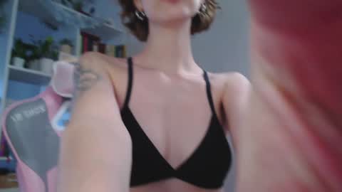 Snapshot of milly_ross23 chatting on 01.06.25 Milly online show from 01.06.25