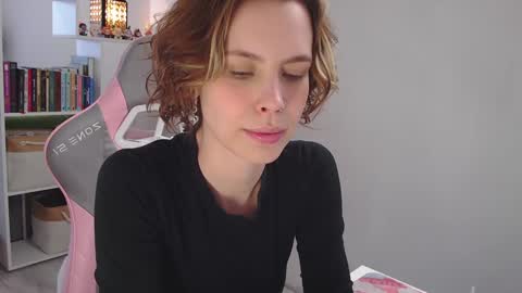 Snapshot of milly_ross23 chatting on 02.01.25 Milly online show from 02.01.25