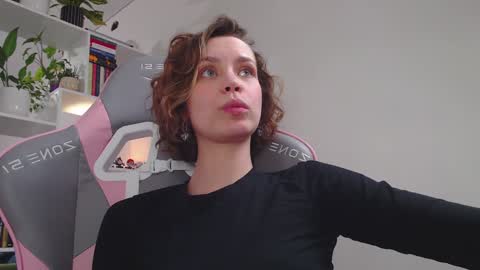 Snapshot of milly_ross23 chatting on 02.01.25 Milly online show from 02.01.25