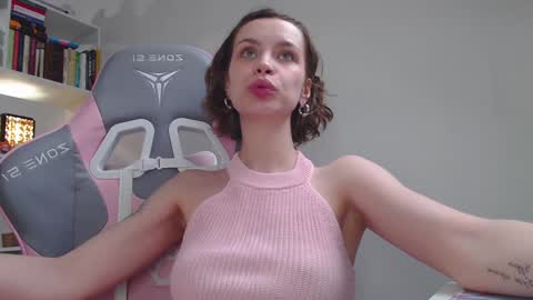 Snapshot of milly_ross23 chatting on 02.02.25 Milly online show from 02.02.25