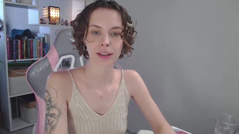 Snapshot of milly_ross23 chatting on 02.15.25 Milly online show from 02.15.25