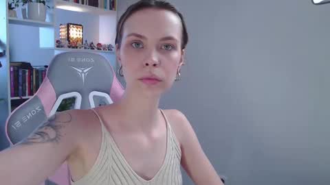 Snapshot of milly_ross23 chatting on 02.17.25 Milly online show from 02.17.25
