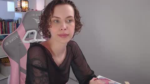 Snapshot of milly_ross23 chatting on 02.21.25 Milly online show from 02.21.25