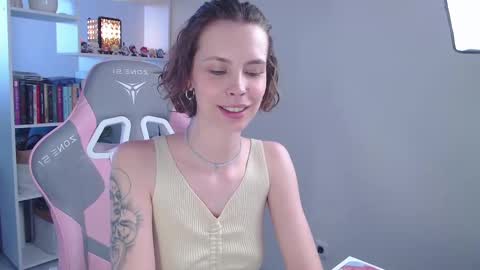 Snapshot of milly_ross23 chatting on 02.24.25 Milly online show from 02.24.25