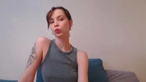 Snapshot of milly_ross23 chatting on 10.08.25 Milly online show from 10.08.25