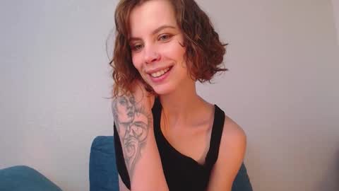 Snapshot of milly_ross23 chatting on 10.14.25 Milly online show from 10.14.25