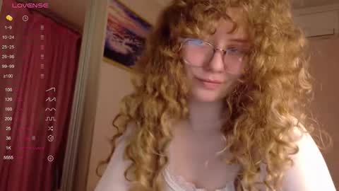 Snapshot of milounee chatting on 03.04.26 milounee online show from 03.04.26