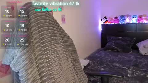 Snapshot of milyamess chatting on 07.25.26 Emily online show from 07.25.26